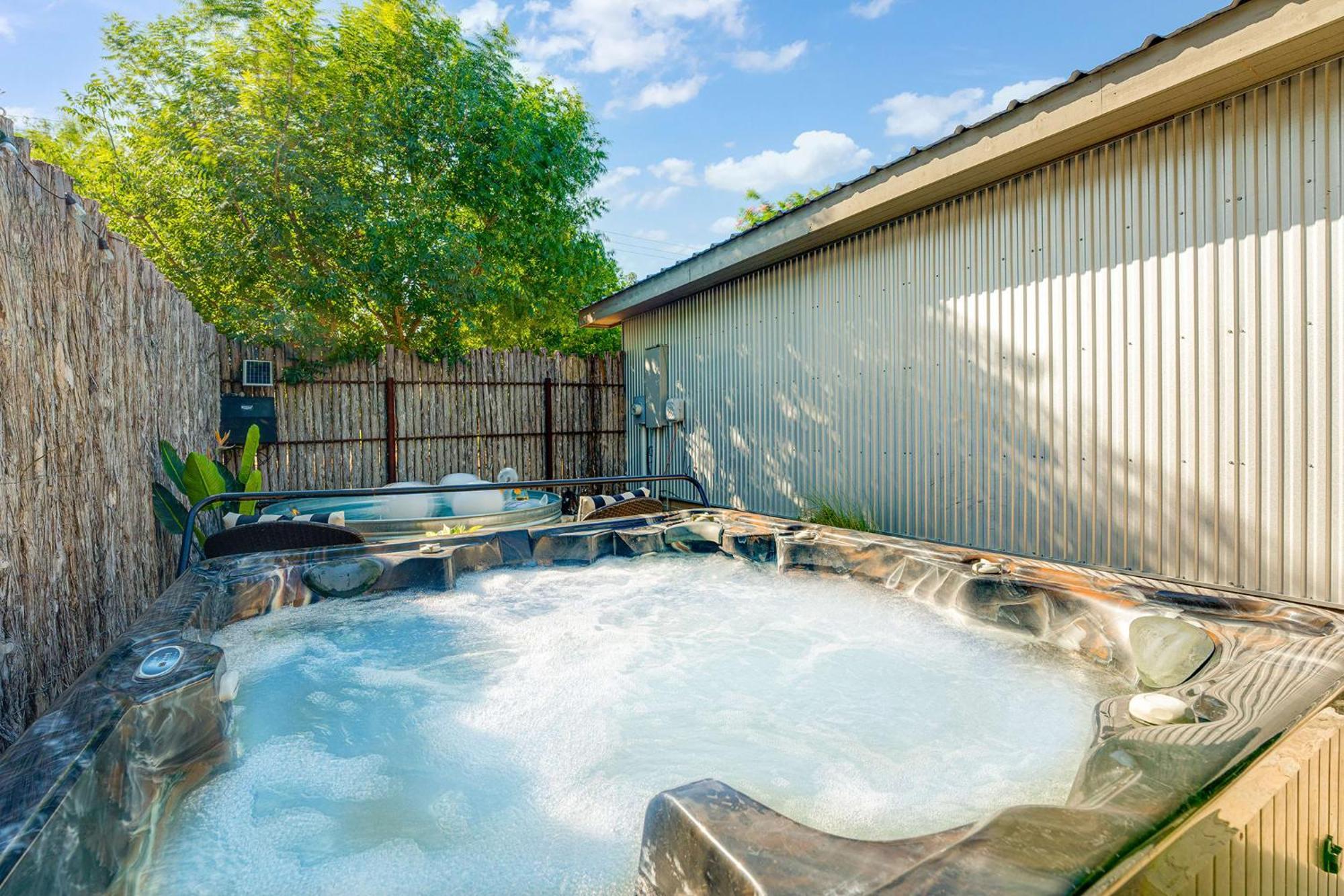 Claret House Full Kitchen And Private Hot Tub Villa Fredericksburg Bagian luar foto
