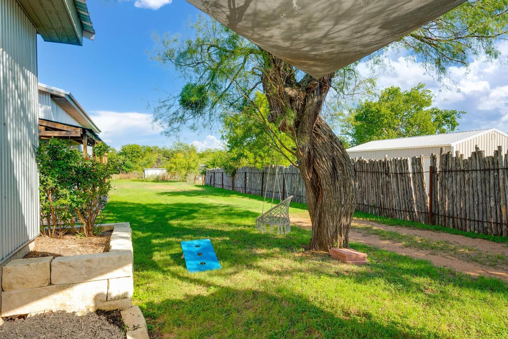Claret House Full Kitchen And Private Hot Tub Villa Fredericksburg Bagian luar foto
