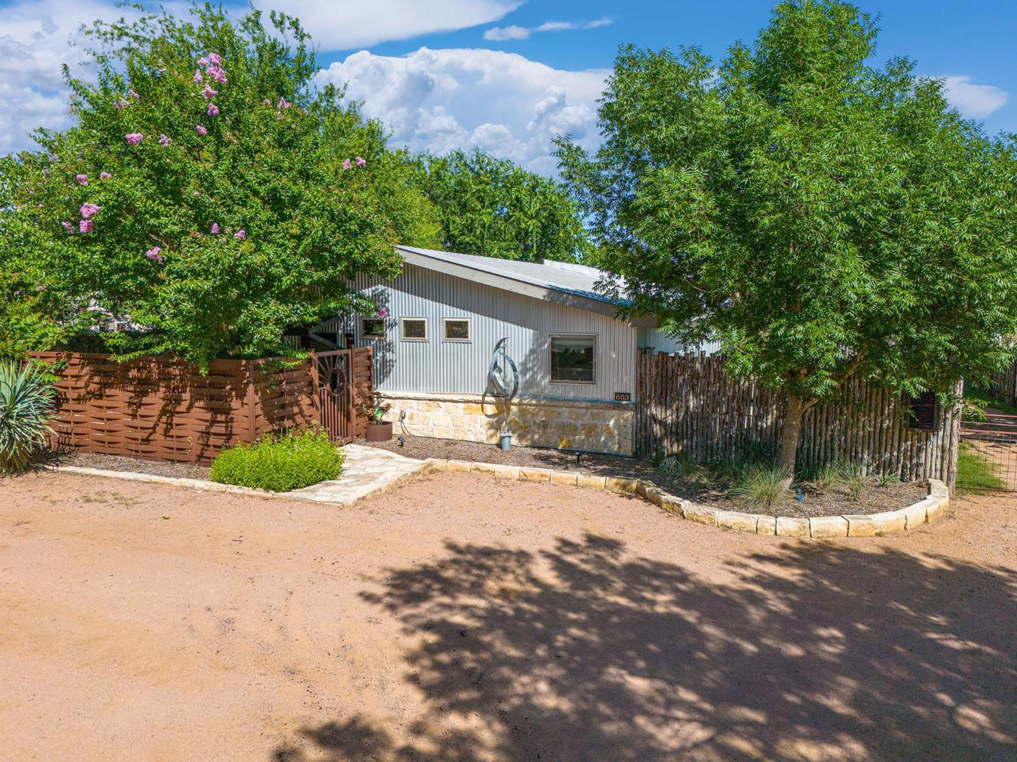 Claret House Full Kitchen And Private Hot Tub Villa Fredericksburg Bagian luar foto
